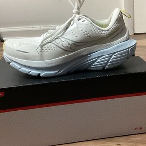 Saucony Women's Guide 18
Color: White/Ice Melt